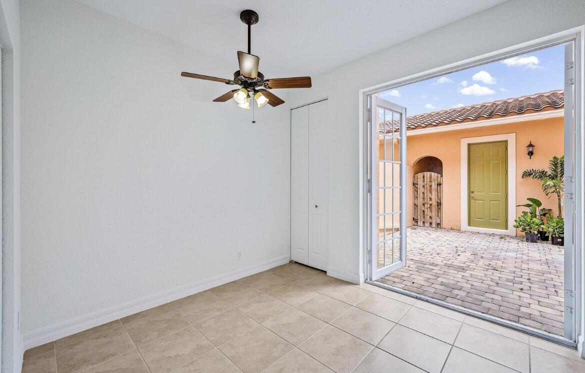 555 Dakota Drive Jupiter, FL 33458 - Photo 5 of 20 592D0088-7858-4860-A496-F1F27B0A7883_1_2