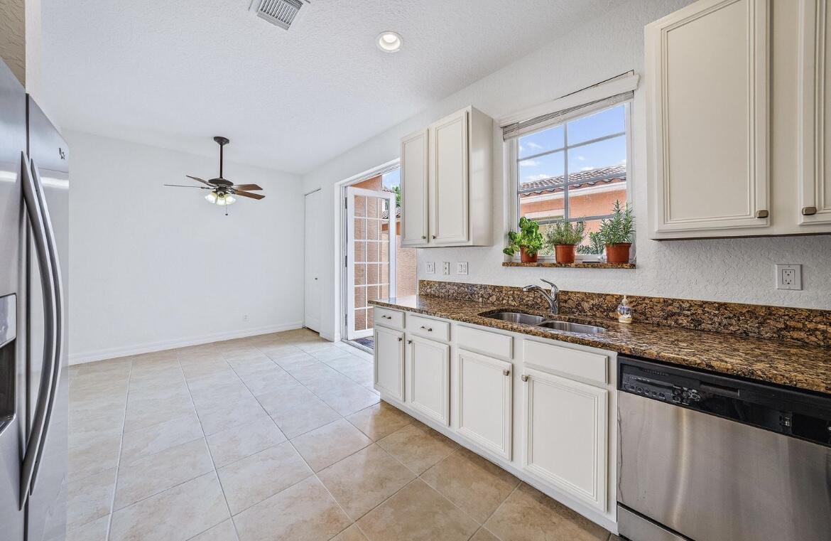 555 Dakota Drive Jupiter, FL 33458 - Photo 7 of 20 D907DE1A-B597-49DC-B918-963A3E2D43A4_1_2