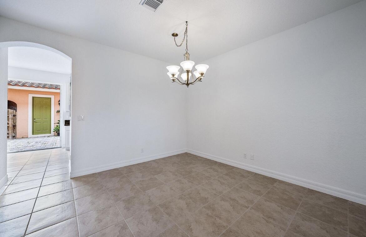 555 Dakota Drive Jupiter, FL 33458 - Photo 8 of 20 8D1F36AE-A5F2-4F2A-A4E5-DE91ECC0378D_1_2