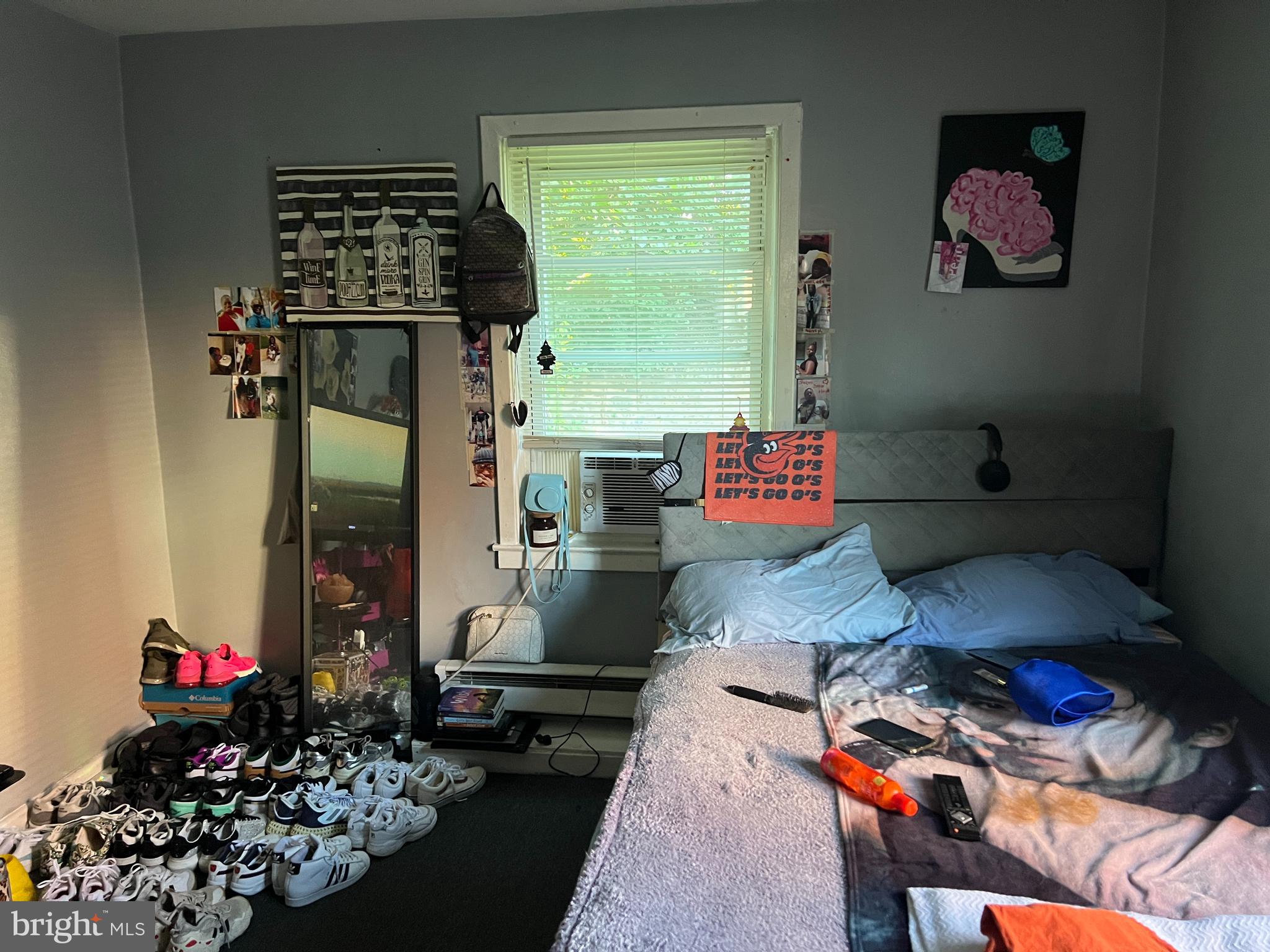 4132 Audrey Avenue Baltimore, MD 21225 - Photo 10 of 14 a room with toys and flowers