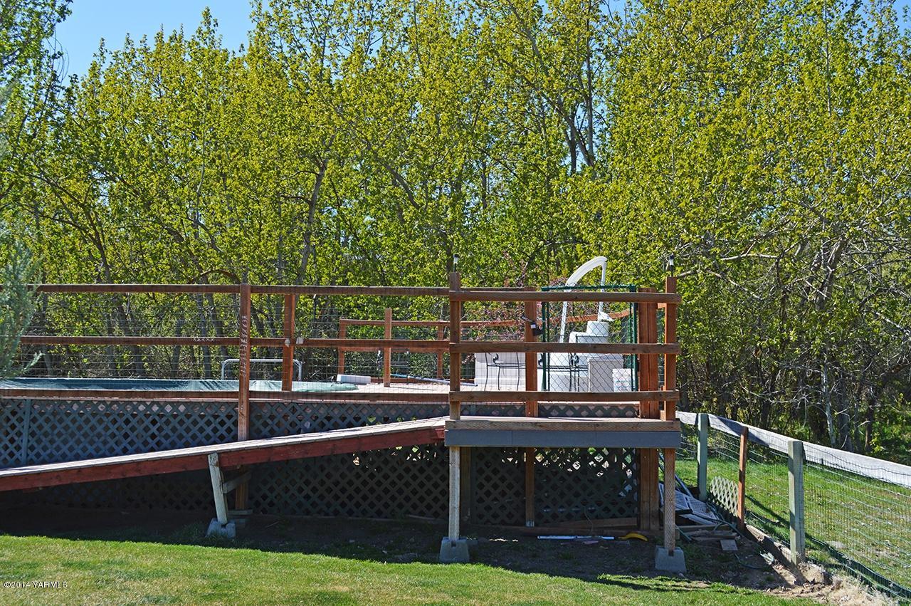 870 Lewis Road Naches, WA 98937 - Photo 19 of 24 a view of a wooden deck with a yard