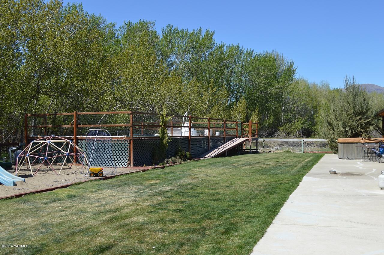 870 Lewis Road Naches, WA 98937 - Photo 20 of 24 a view of a swimming pool with a slide