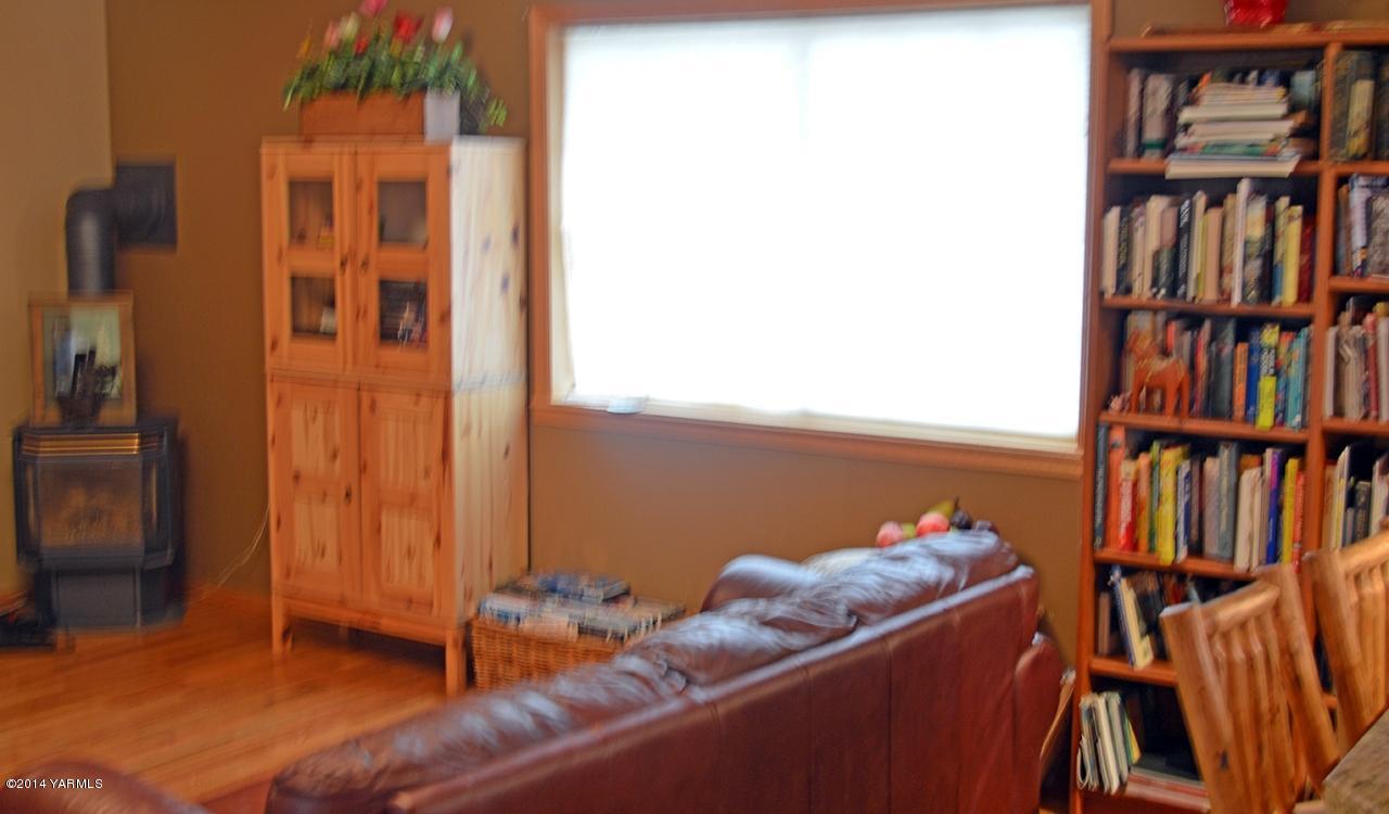 870 Lewis Road Naches, WA 98937 - Photo 5 of 24