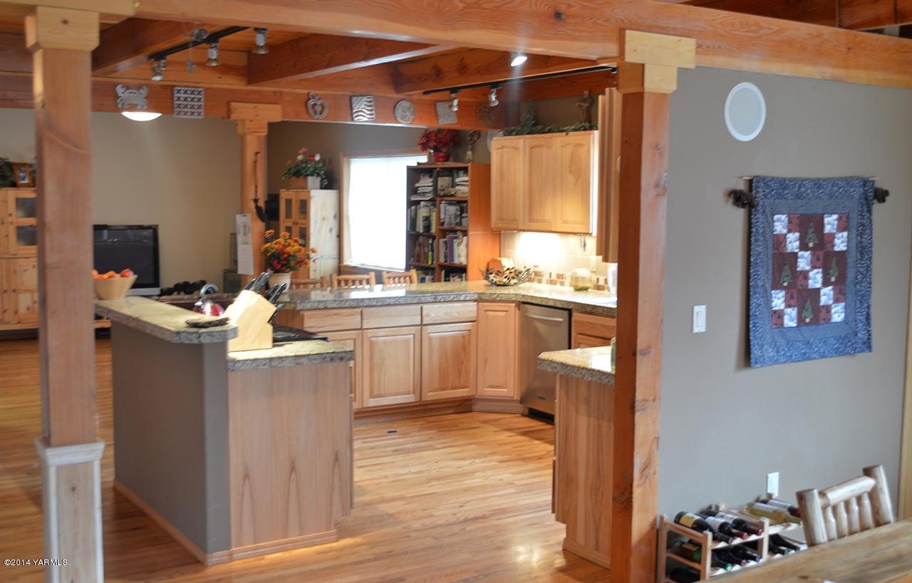 870 Lewis Road Naches, WA 98937 - Photo 7 of 24 a room with cabinets and wooden floor