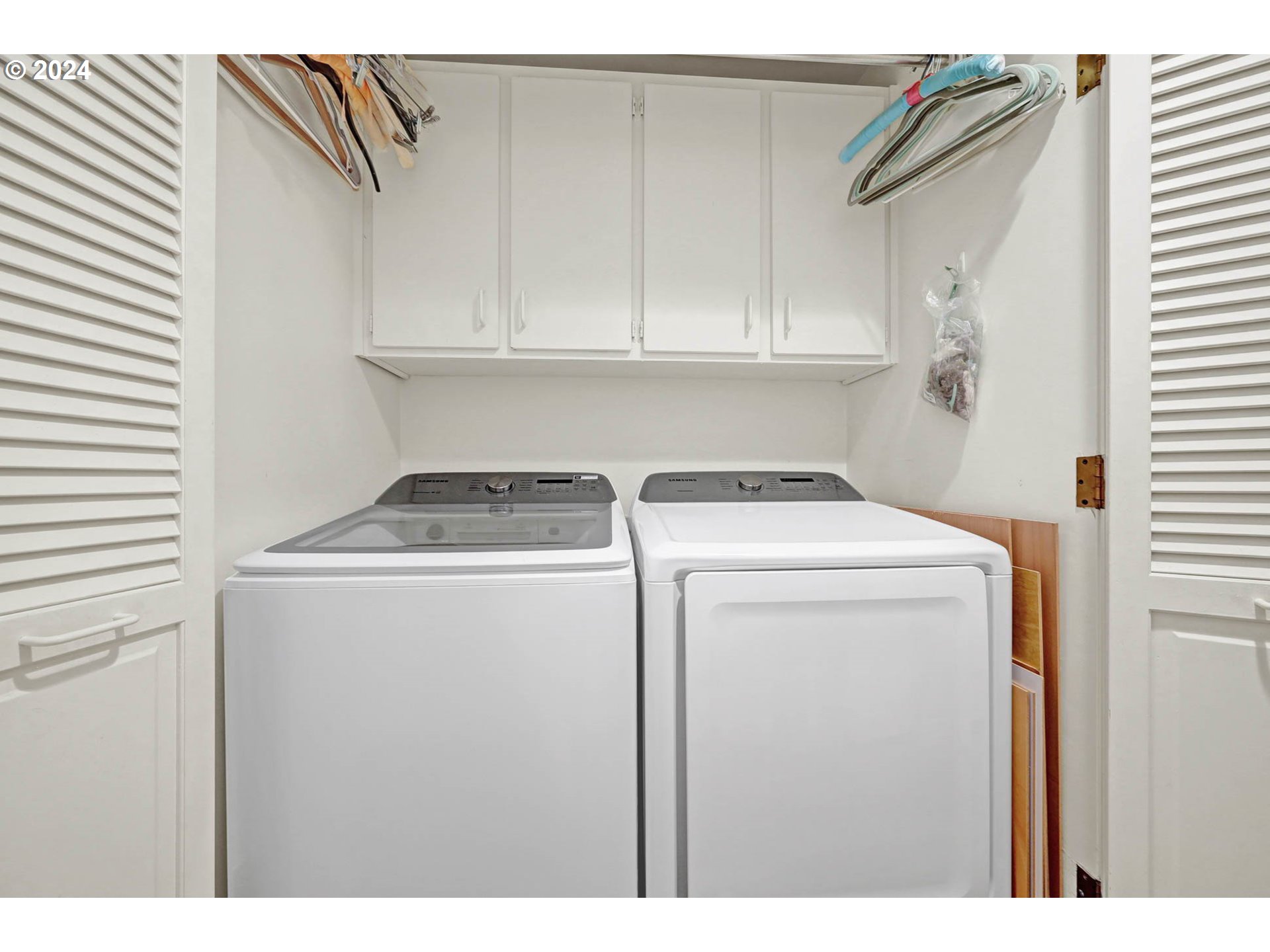 1625 Braeman Village Eugene, OR 97405 - Photo 18 of 41 a utility room with dryer and washer