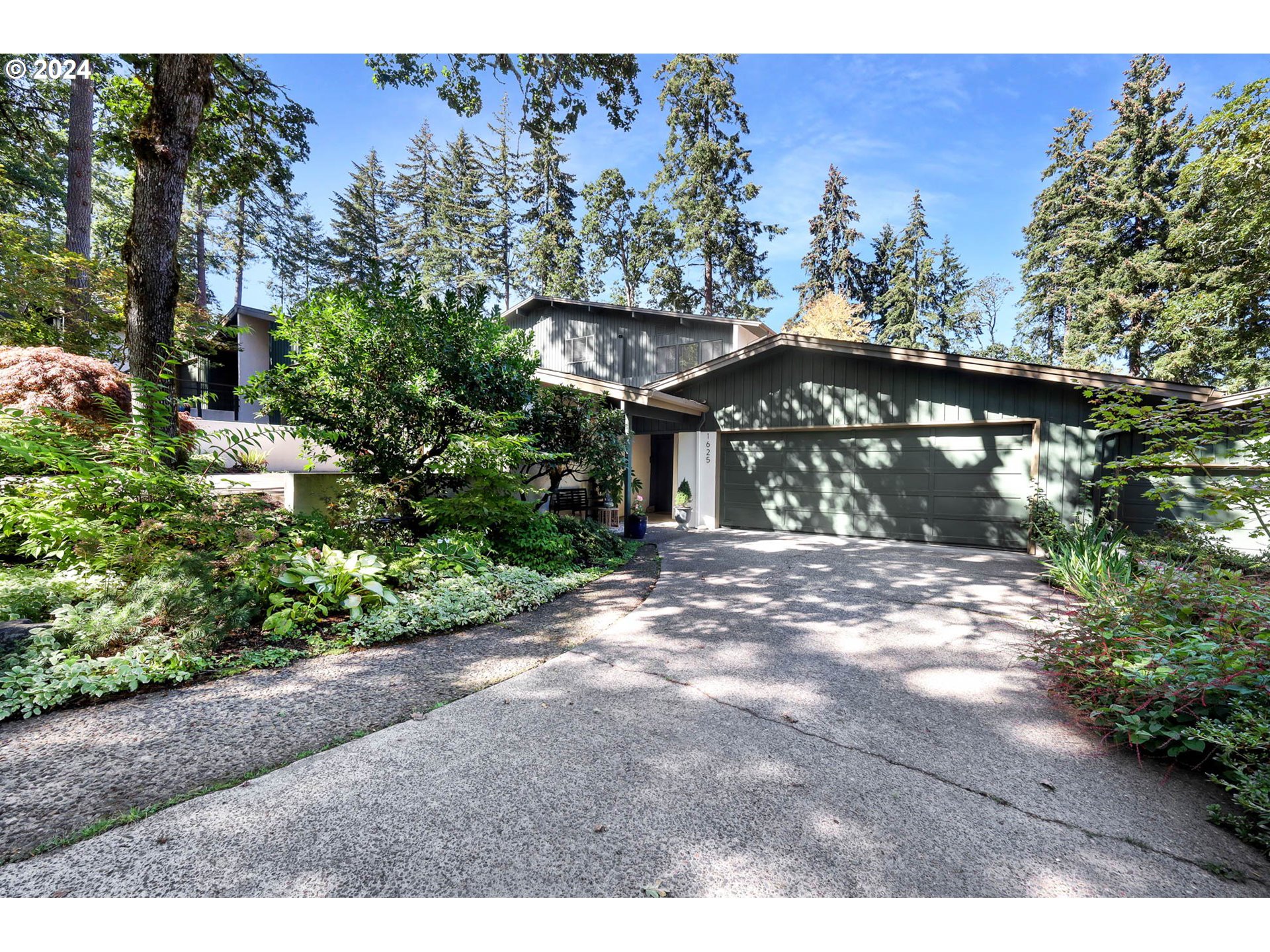 1625 Braeman Village Eugene, OR 97405 - Photo 2 of 41 a view of a large trees with a big yard