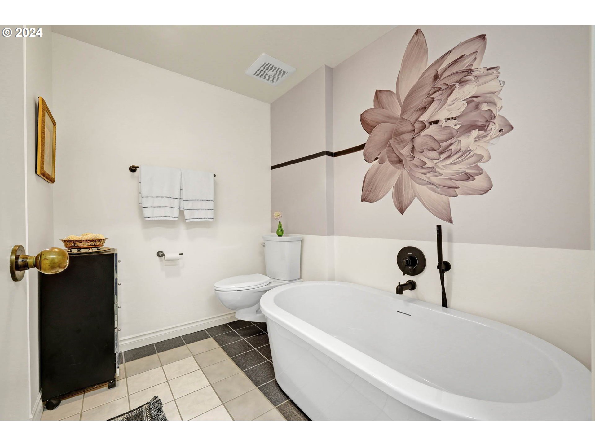 1625 Braeman Village Eugene, OR 97405 - Photo 24 of 41 a bathroom with a bathtub sink and toilet