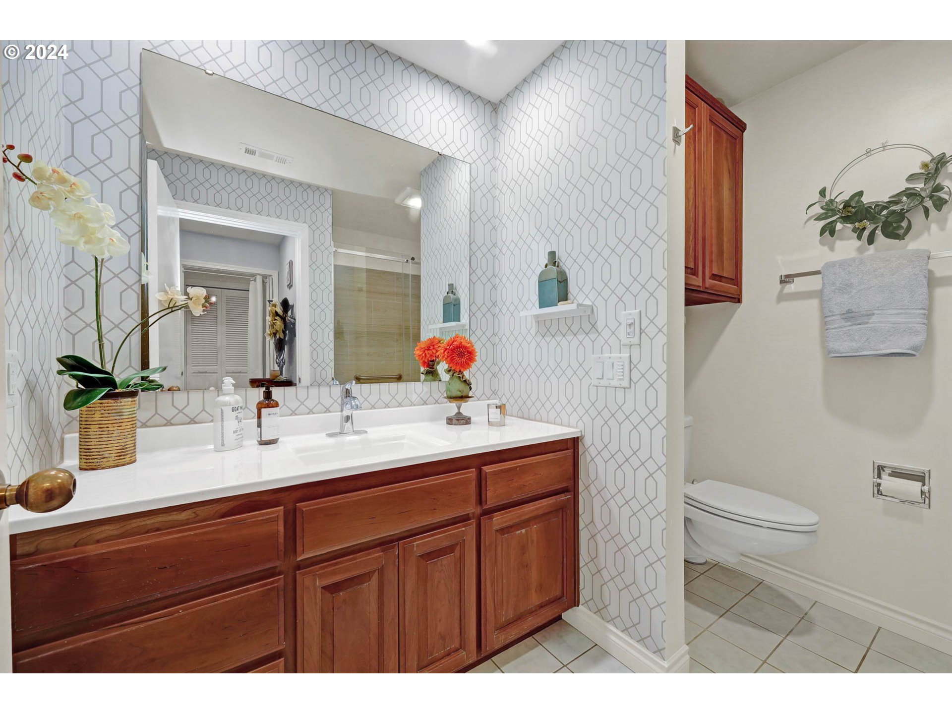 1625 Braeman Village Eugene, OR 97405 - Photo 25 of 41 a bathroom with a sink vanity granite and toilet