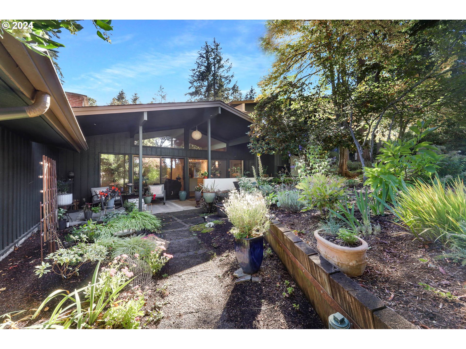 1625 Braeman Village Eugene, OR 97405 - Photo 37 of 41 a view of a patio with table and chairs potted plants