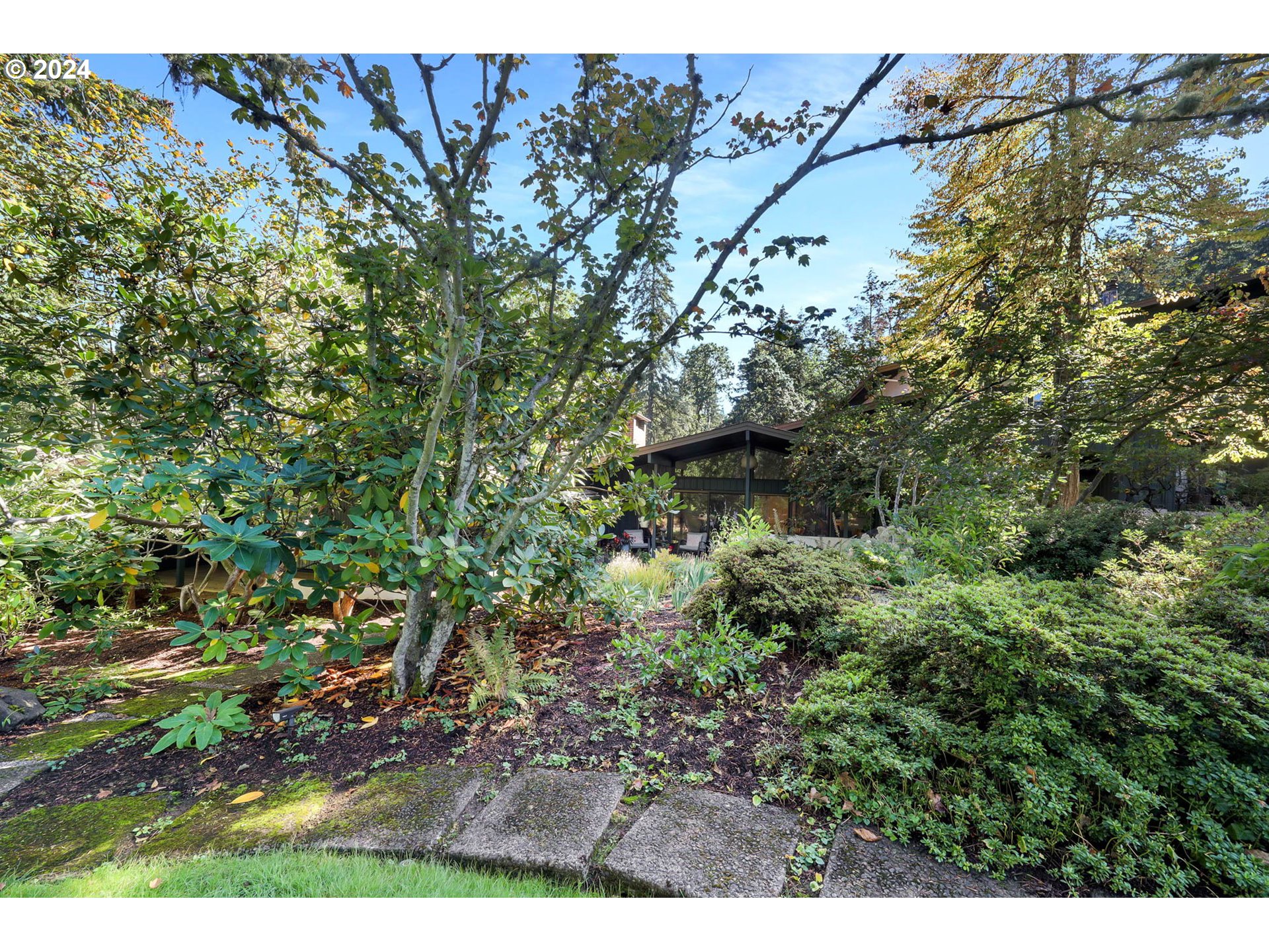 1625 Braeman Village Eugene, OR 97405 - Photo 39 of 41 a view of a tree in a garden