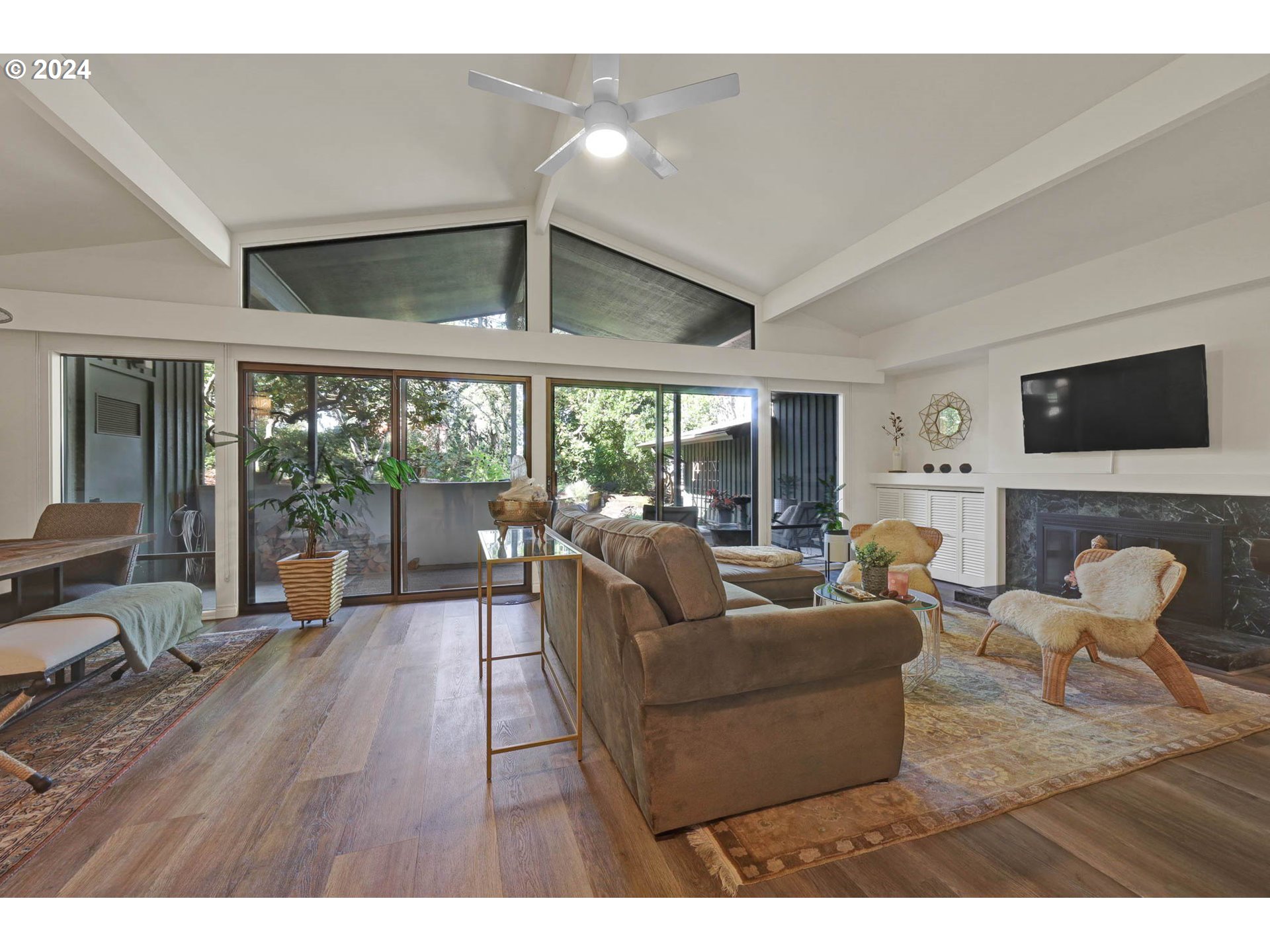 1625 Braeman Village Eugene, OR 97405 - Photo 7 of 41 a living room with furniture and a flat screen tv