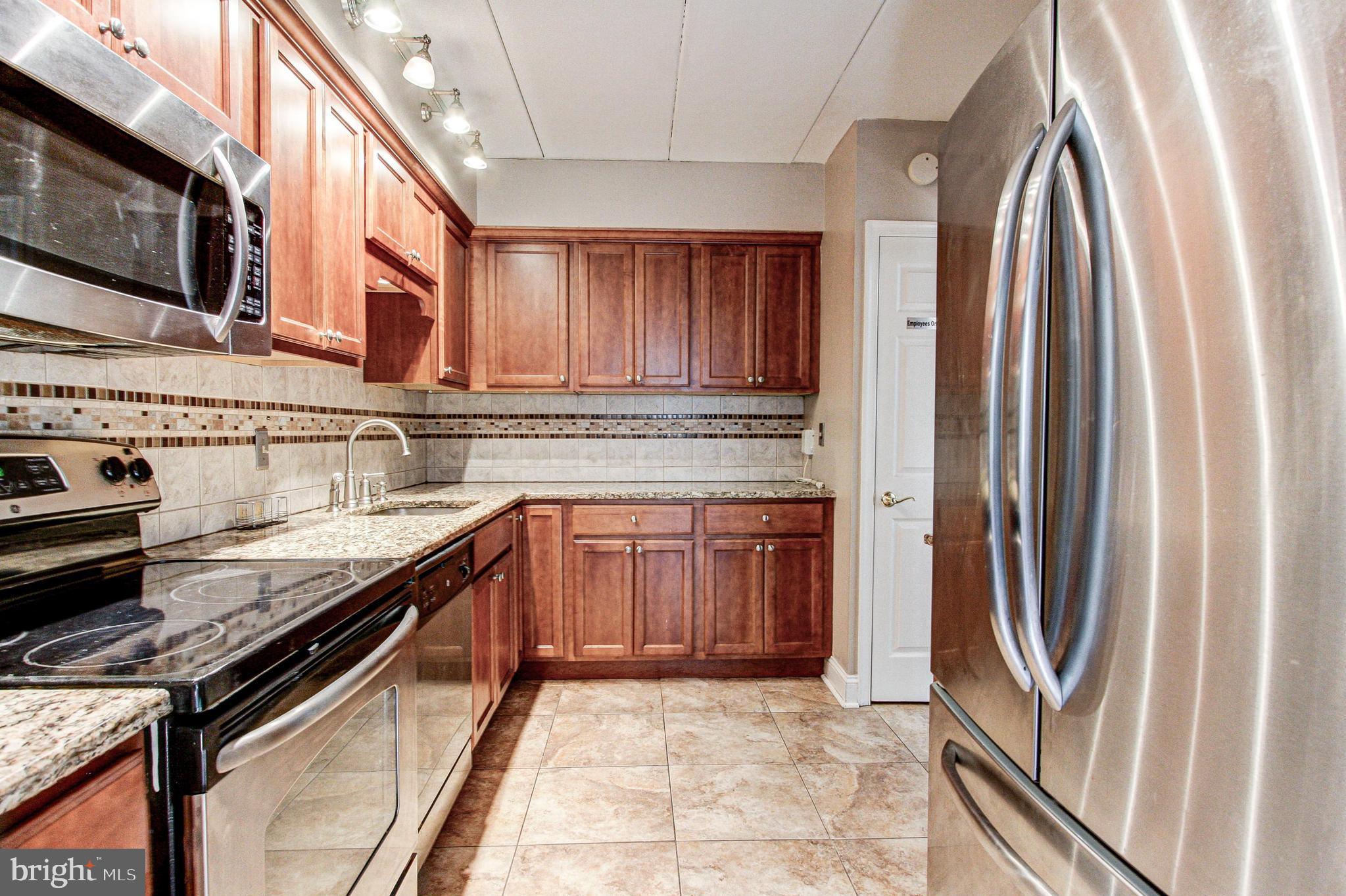 1575 West Street Road, Unit 832 Warminster, PA 18974 - Photo 3 of 18 Stainless appliances