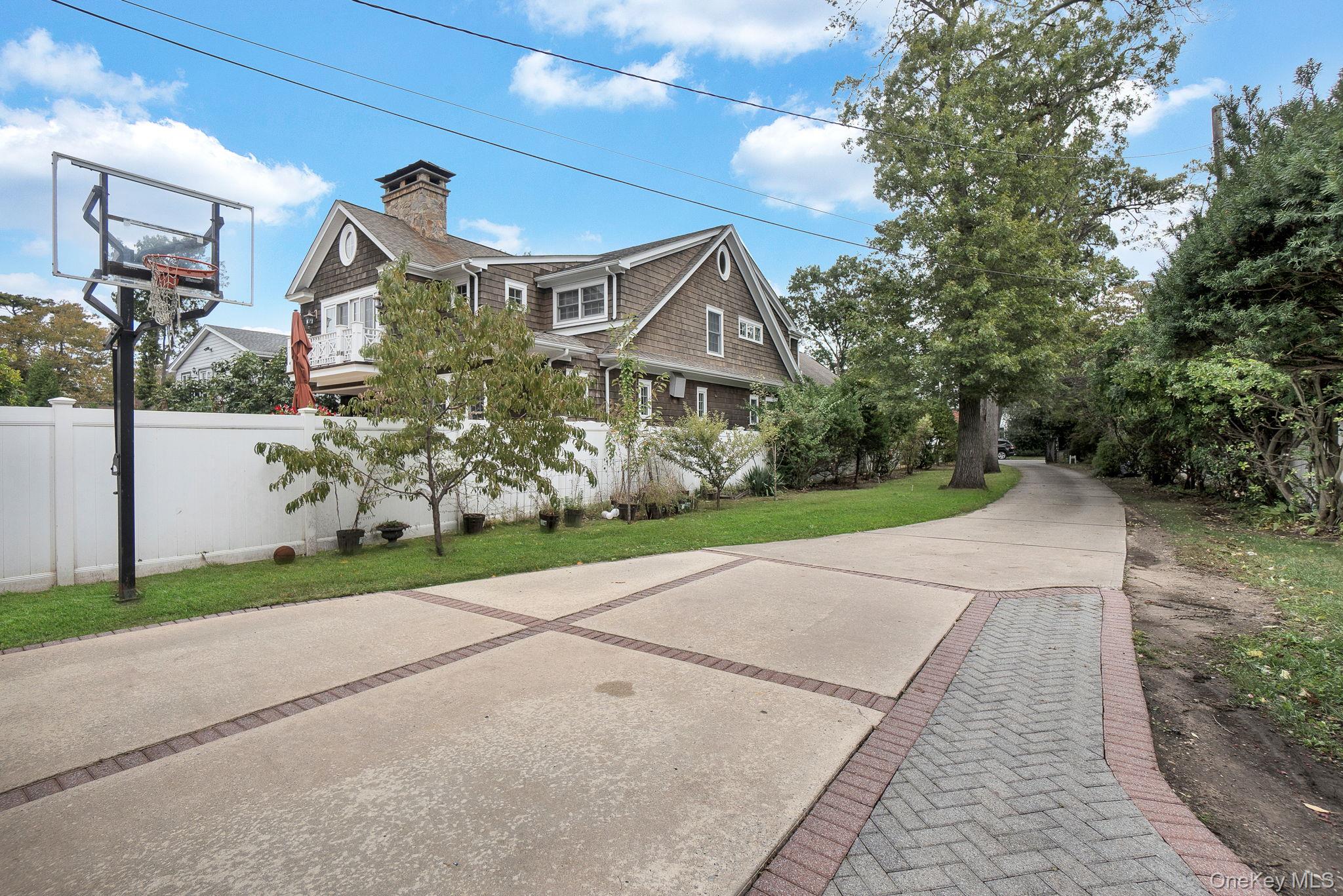 978 Little Whaleneck Road North Merrick, NY 11566 - Photo 24 of 32