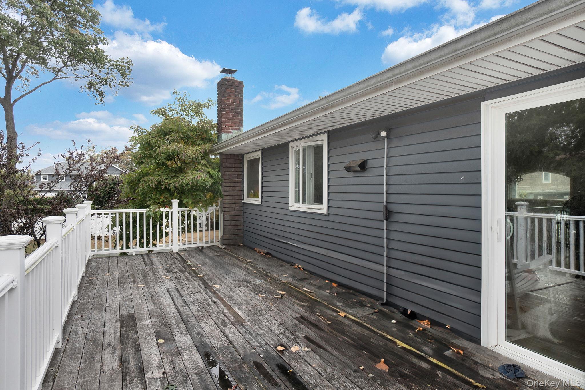 978 Little Whaleneck Road North Merrick, NY 11566 - Photo 25 of 32 View of wooden deck