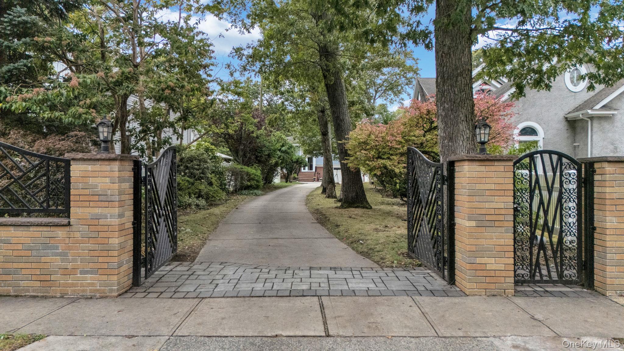 978 Little Whaleneck Road North Merrick, NY 11566 - Photo 3 of 32 Gate with a fenced front yard