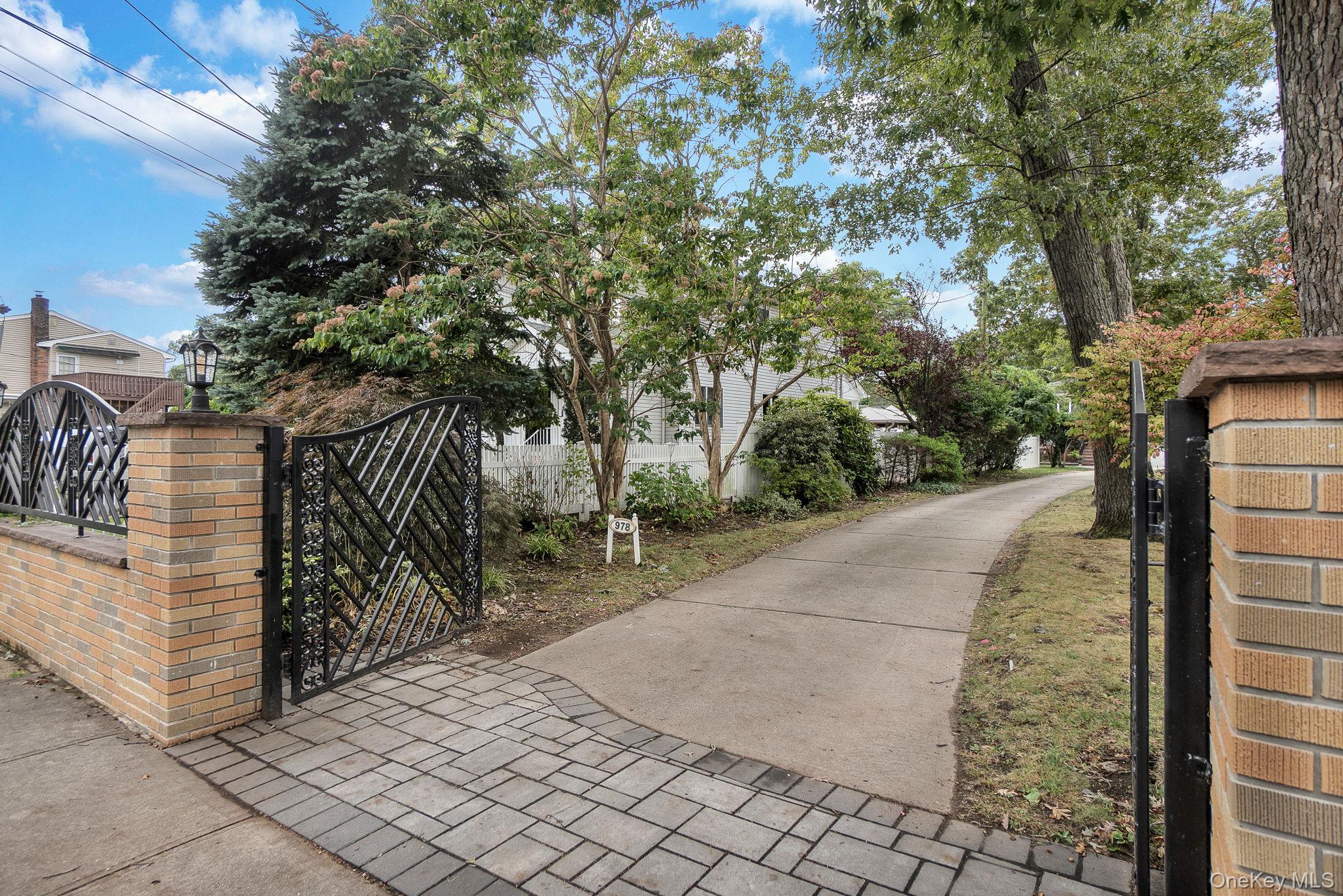 978 Little Whaleneck Road North Merrick, NY 11566 - Photo 31 of 32 View of gate