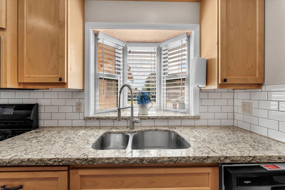 3594 Echo Road Redding, CA 96002 - Photo 5 of 62 Kitchen sink with a view!
