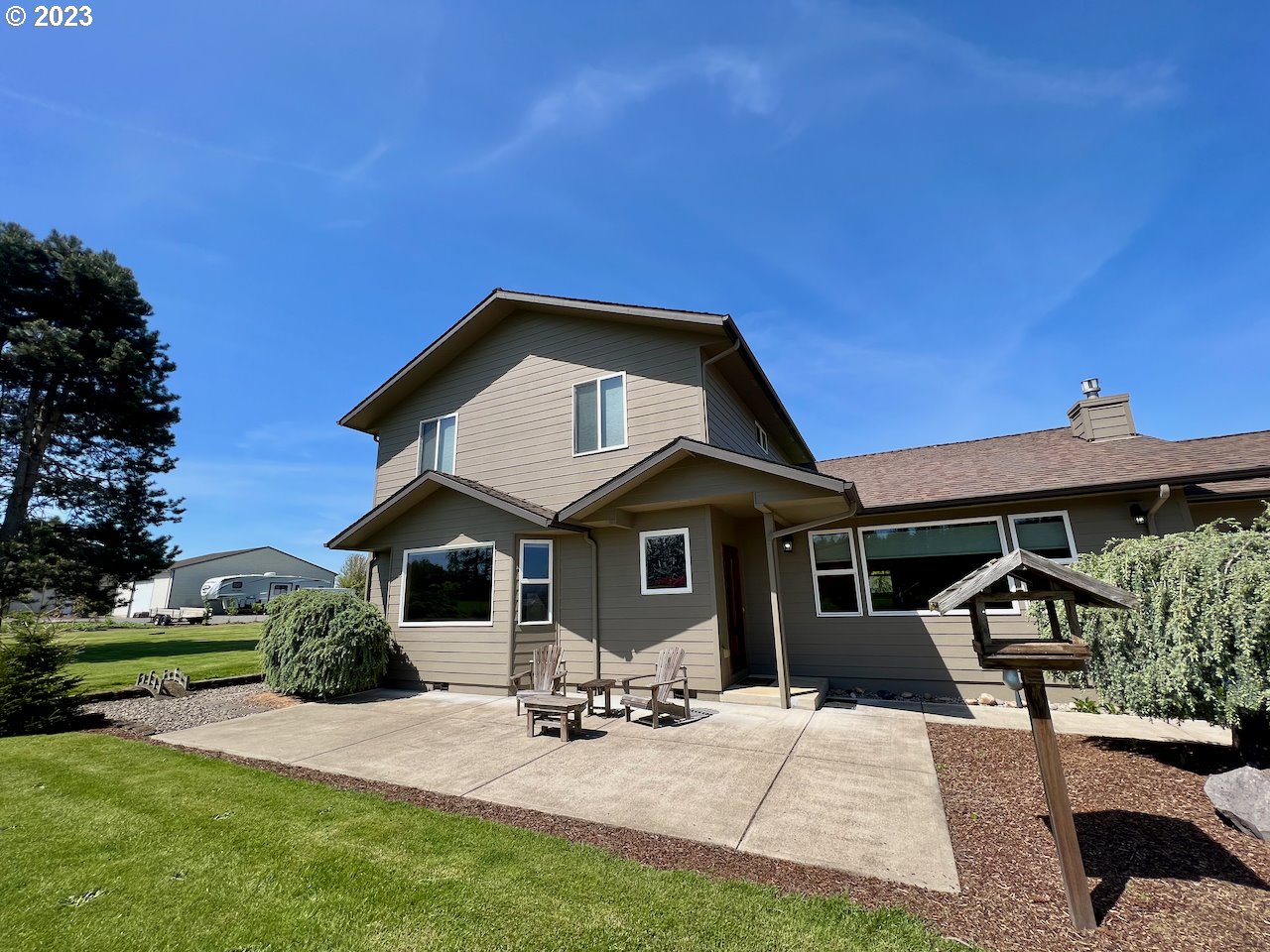 31765 South Kyllo Road Molalla, OR 97038 - Photo 1 of 42 a front view of a house with a yard