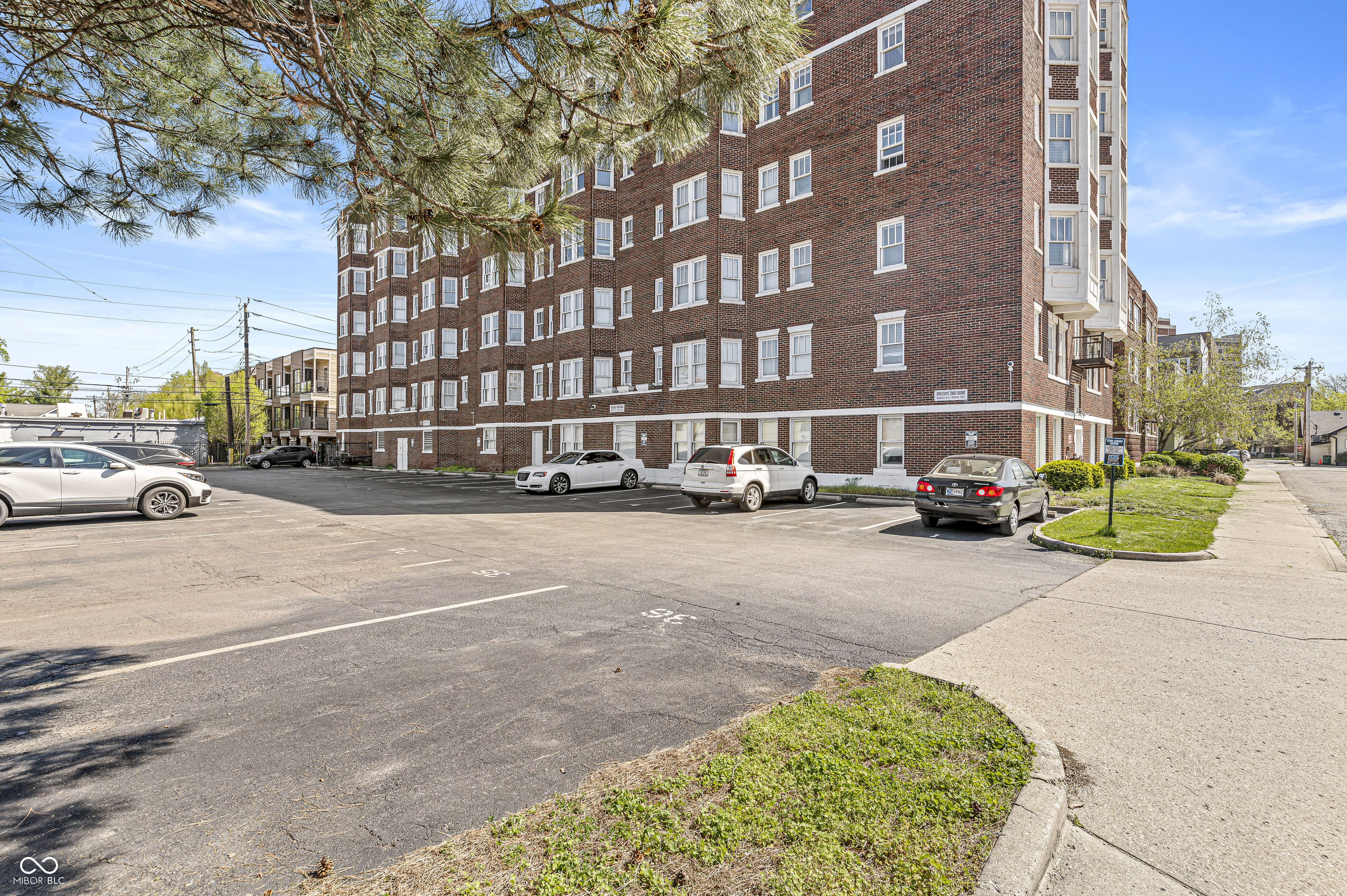 230 9th Street, Unit 302 Indianapolis, IN 46204 - Photo 14 of 15