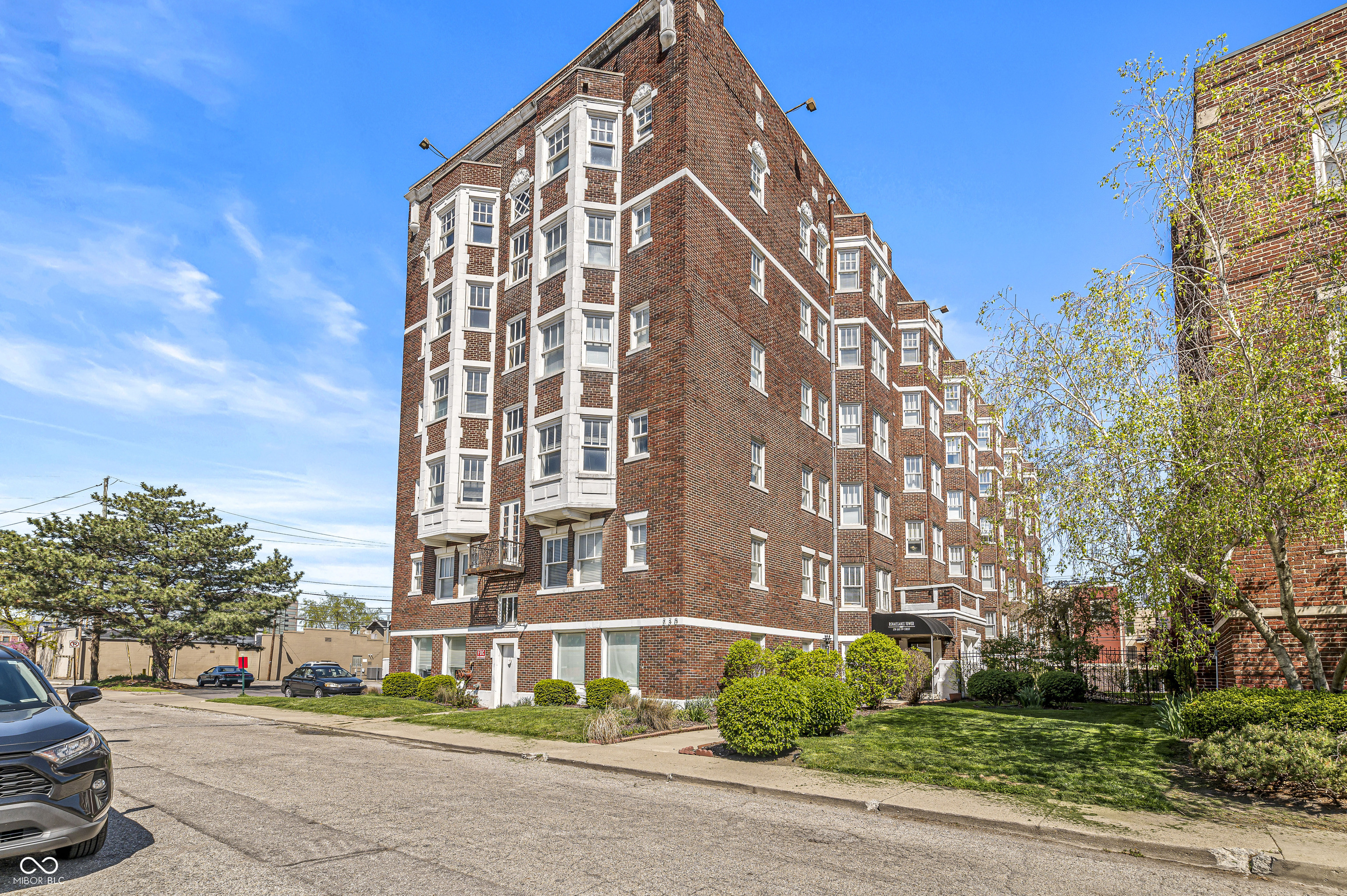 230 9th Street, Unit 302 Indianapolis, IN 46204 - Photo 2 of 15