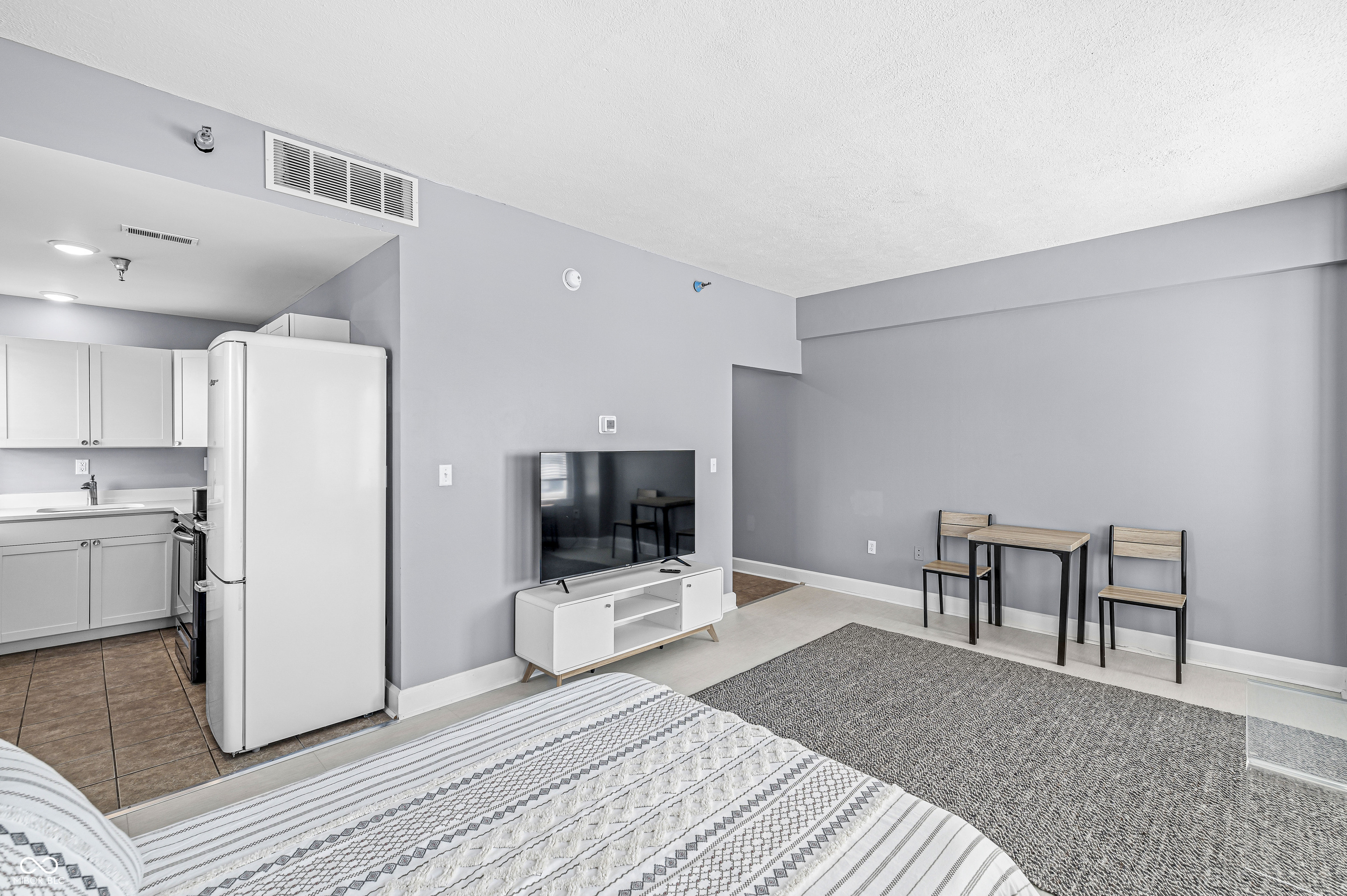 230 9th Street, Unit 302 Indianapolis, IN 46204 - Photo 7 of 15