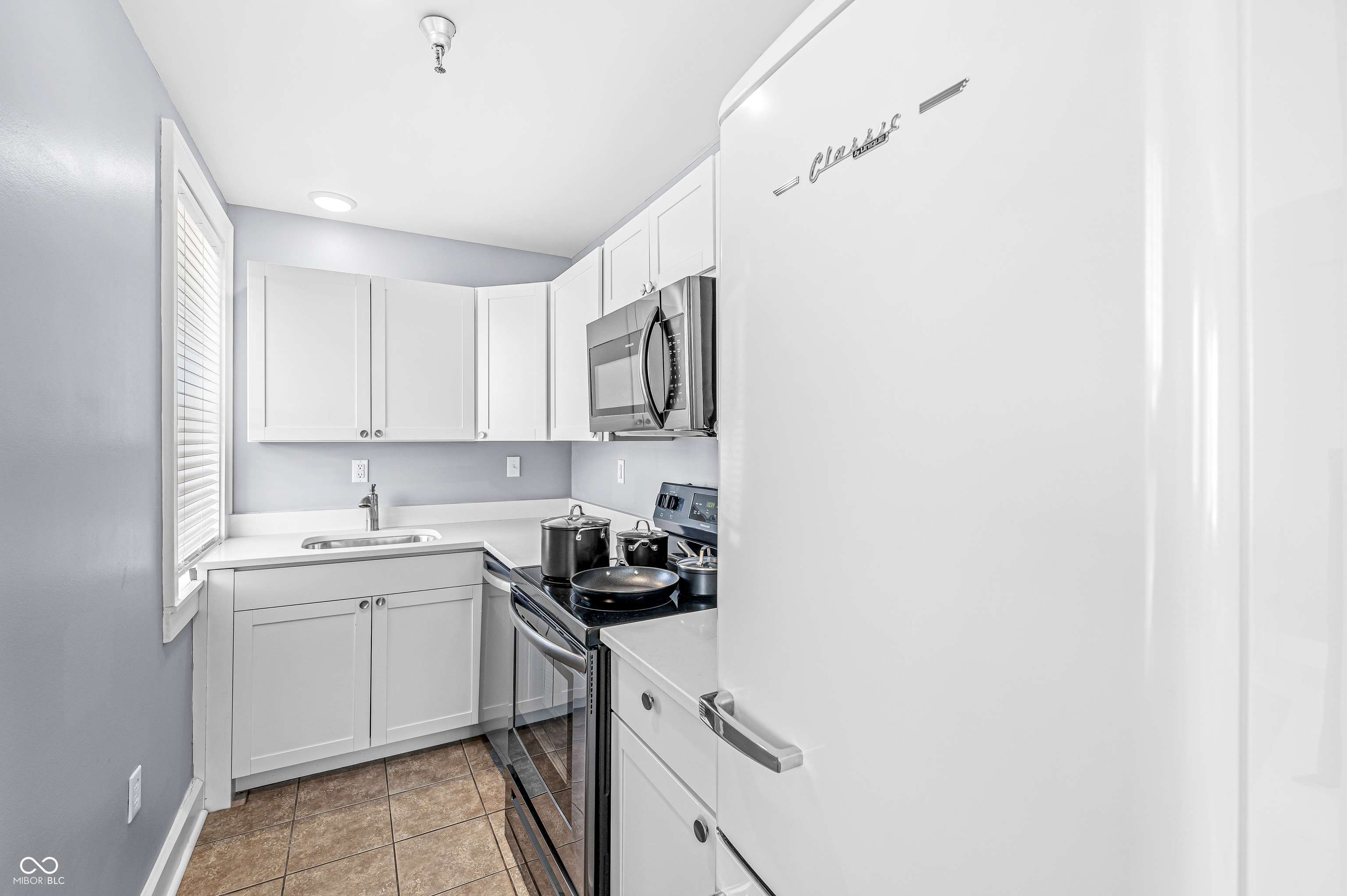 230 9th Street, Unit 302 Indianapolis, IN 46204 - Photo 8 of 15