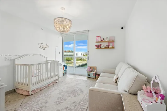 $1,800,000 | 10 Venetian Way, Unit 604, Miami Beach, FL 33139