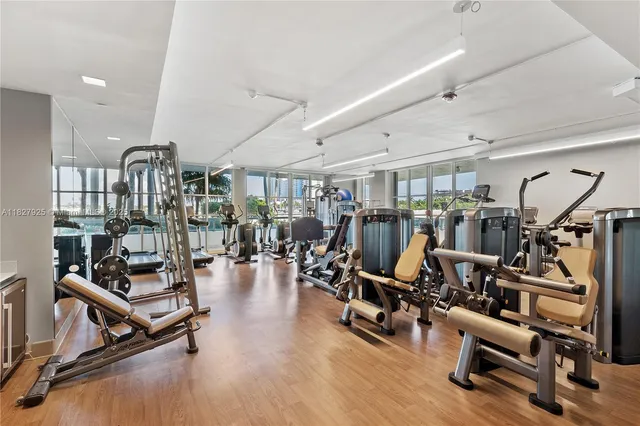 $1,800,000 | 10 Venetian Way, Unit 604, Miami Beach, FL 33139