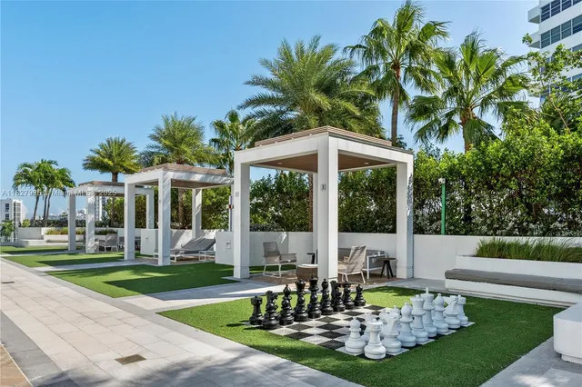 $1,800,000 | 10 Venetian Way, Unit 604, Miami Beach, FL 33139