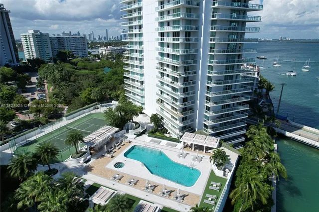 $1,800,000 | 10 Venetian Way, Unit 604, Miami Beach, FL 33139