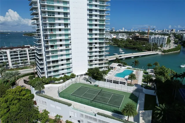 $1,800,000 | 10 Venetian Way, Unit 604, Miami Beach, FL 33139