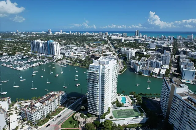$1,800,000 | 10 Venetian Way, Unit 604, Miami Beach, FL 33139