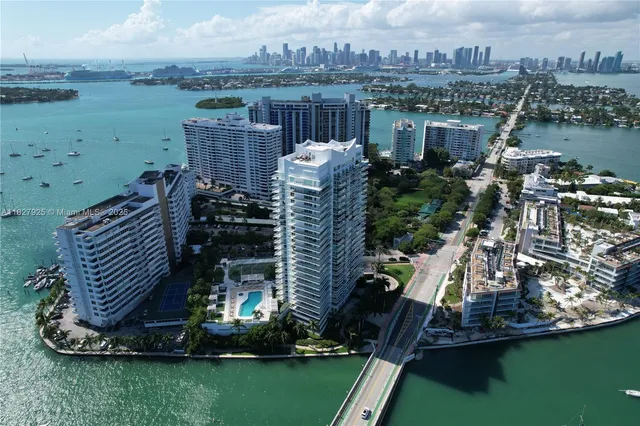 $1,800,000 | 10 Venetian Way, Unit 604, Miami Beach, FL 33139