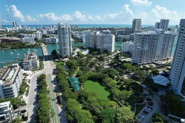 $1,800,000 | 10 Venetian Way, Unit 604, Miami Beach, FL 33139