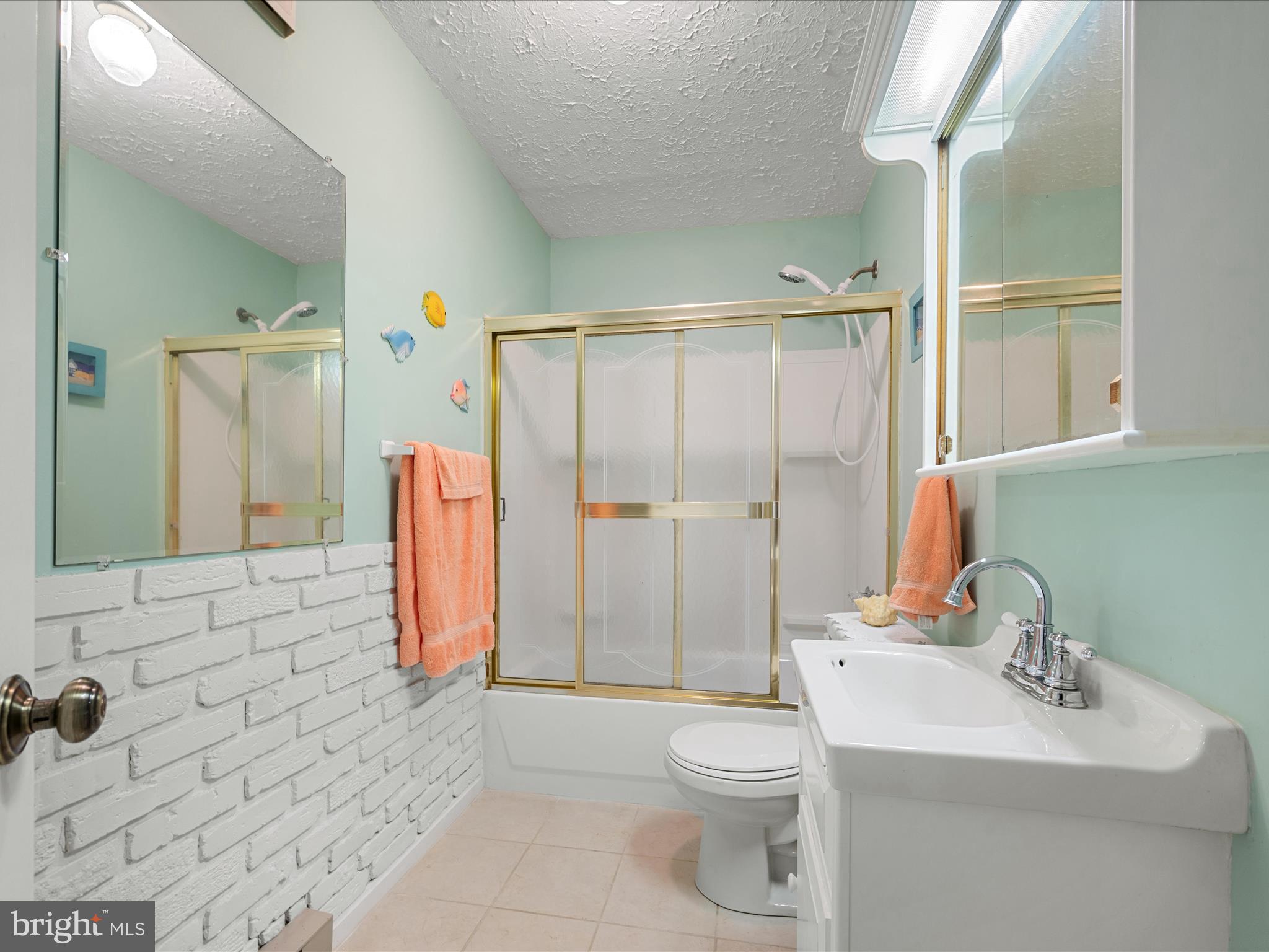 209 Sterrett Lane Winchester, VA 22603 - Photo 28 of 52 a bathroom with a toilet sink and shower