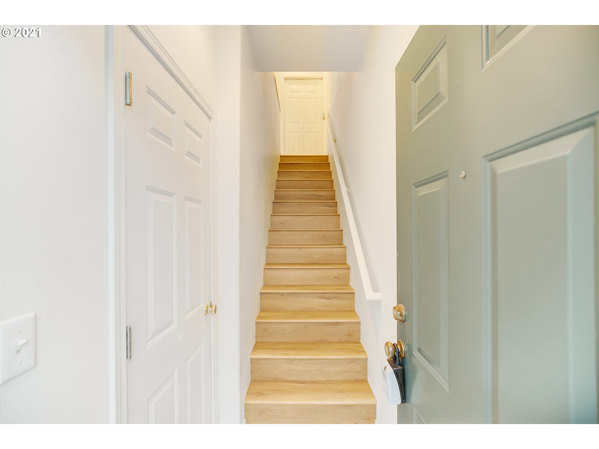 14166 Southwest Barrows Road, Unit 3 Tigard, OR 97223 - Photo 3 of 28 Entrance/Foyer