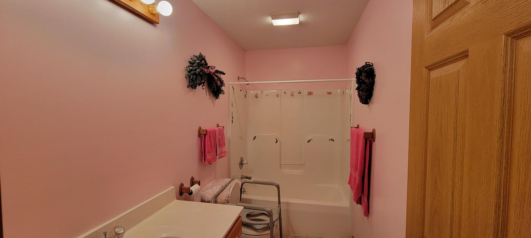 3168 Pillon Road Muskegon, MI 49445 - Photo 21 of 34 Primary Bath