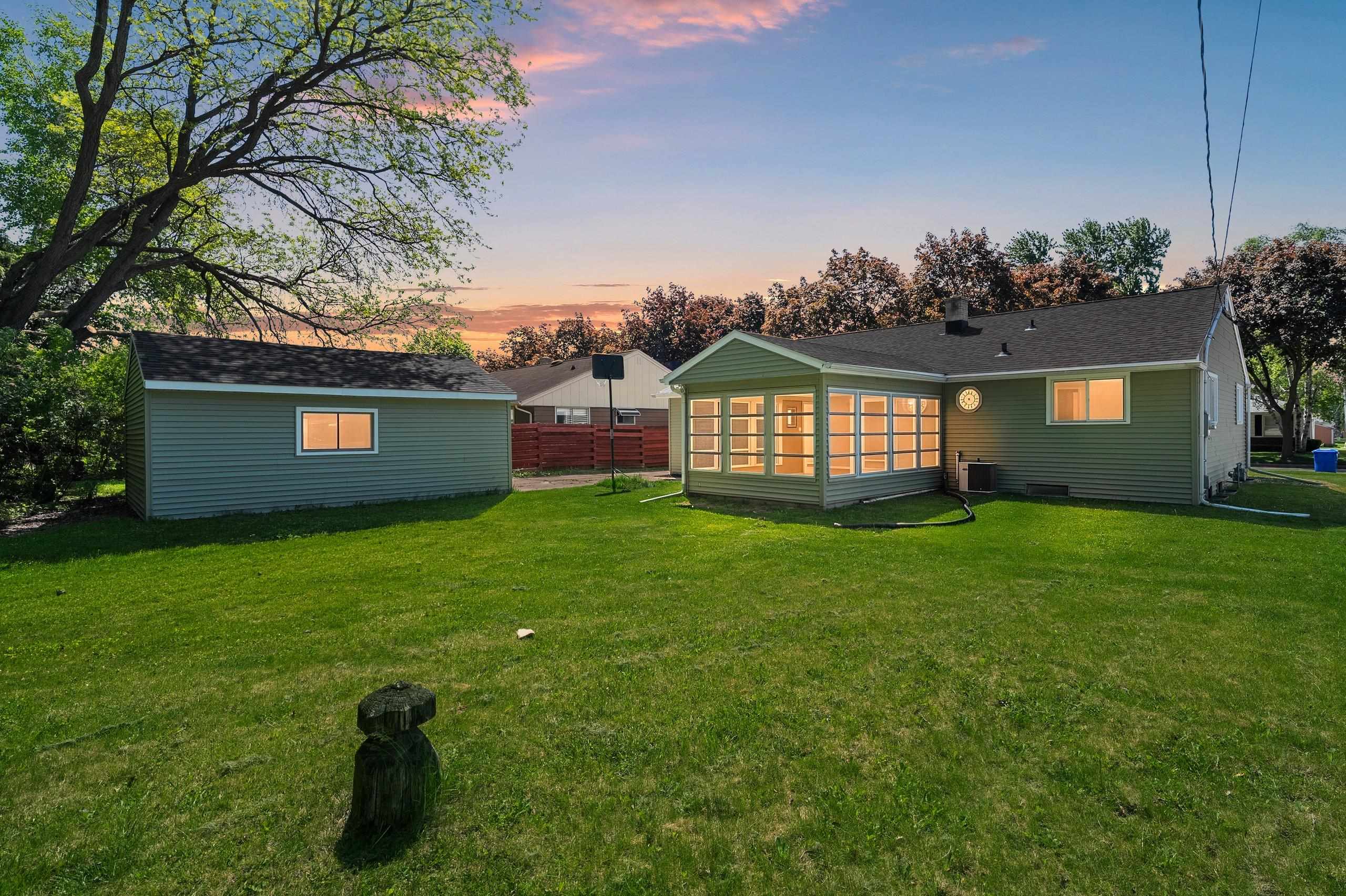 1006 East Lindbergh Street Appleton, WI 54911 - Photo 3 of 51