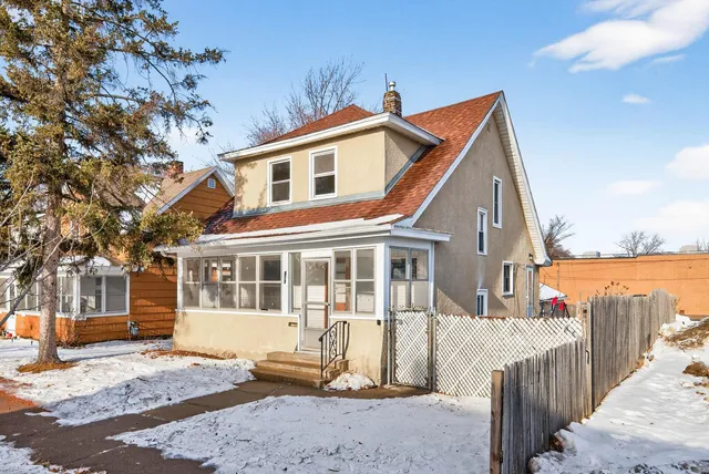 $215,000 | 813 Jessamine Avenue East, St. Paul, MN 55106