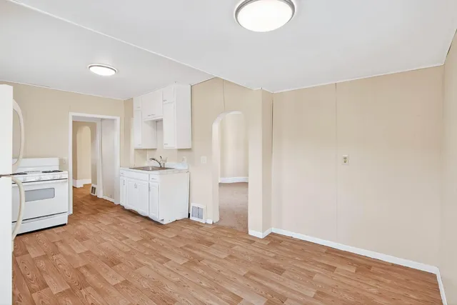 $215,000 | 813 Jessamine Avenue East, St. Paul, MN 55106