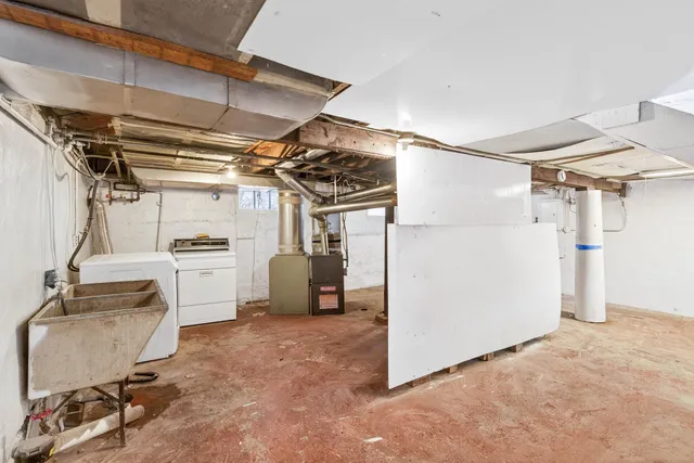 $215,000 | 813 Jessamine Avenue East, St. Paul, MN 55106