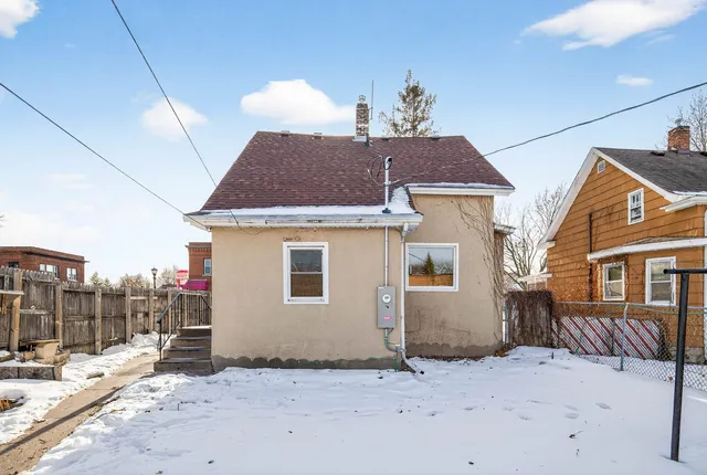 $215,000 | 813 Jessamine Avenue East, St. Paul, MN 55106