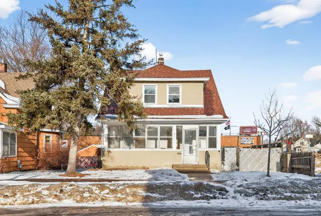 $215,000 | 813 Jessamine Avenue East, St. Paul, MN 55106