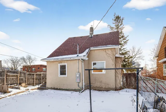 $215,000 | 813 Jessamine Avenue East, St. Paul, MN 55106