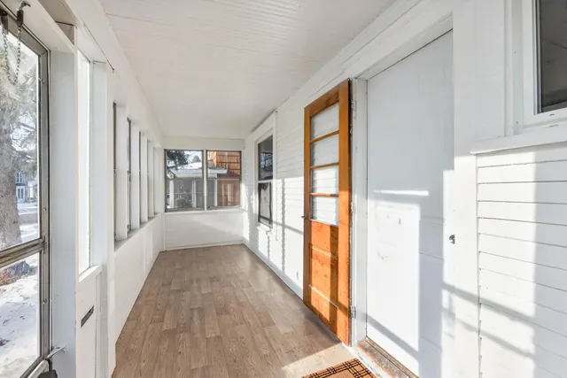 $215,000 | 813 Jessamine Avenue East, St. Paul, MN 55106