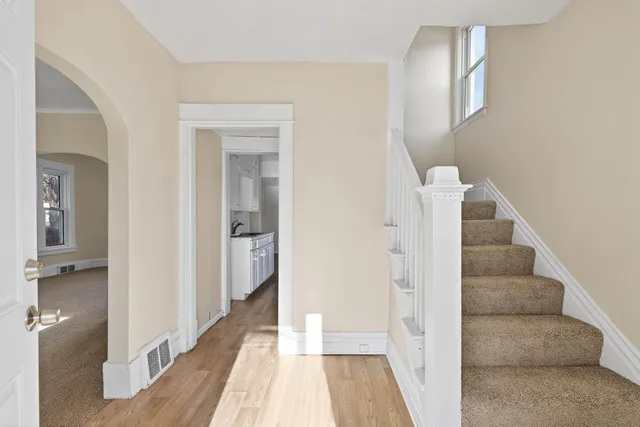 $215,000 | 813 Jessamine Avenue East, St. Paul, MN 55106