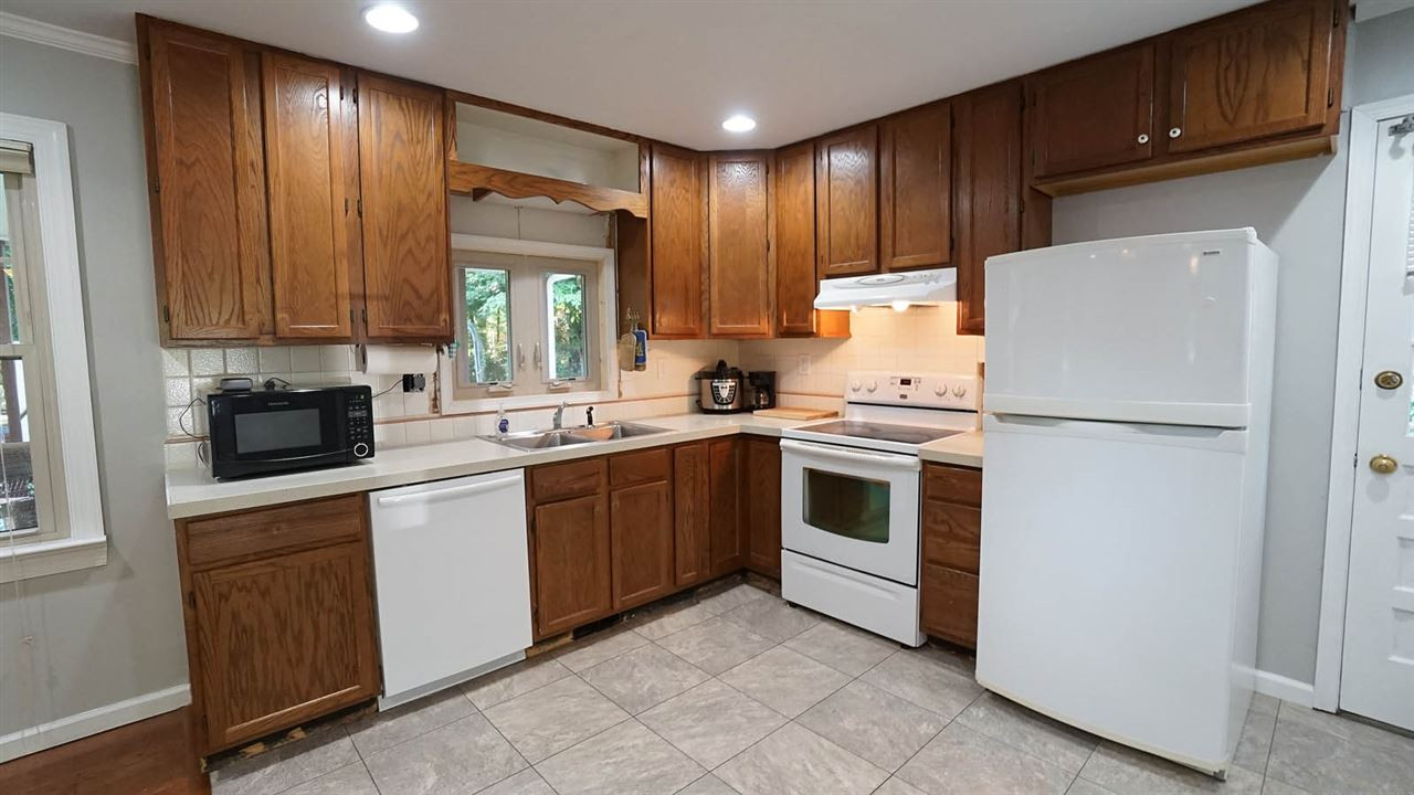 6609 Keystone Drive Raleigh, NC 27612 - Photo 2 of 25 Kitchen