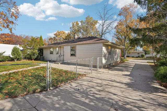 $299,900 | 4005 South 83rd Street, Greenfield, WI 53220