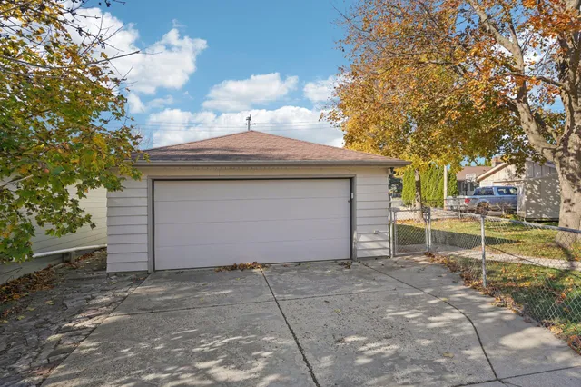 $299,900 | 4005 South 83rd Street, Greenfield, WI 53220