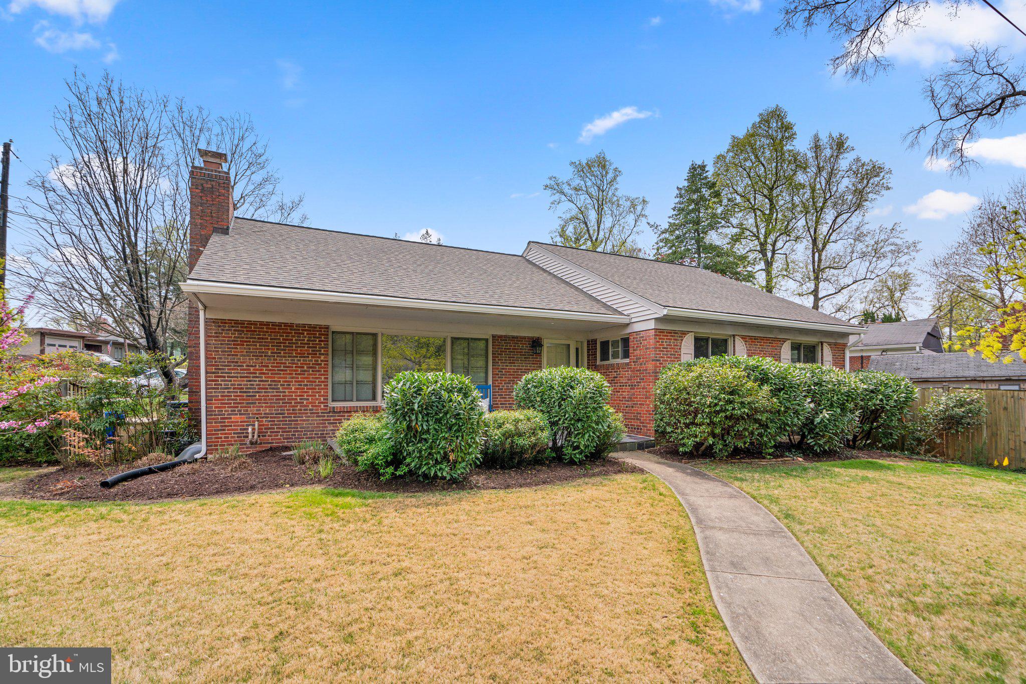 9315 Harvey Road Silver Spring, MD 20910 - Photo 3 of 44 Welcome home to 9315 Harvey Rd!